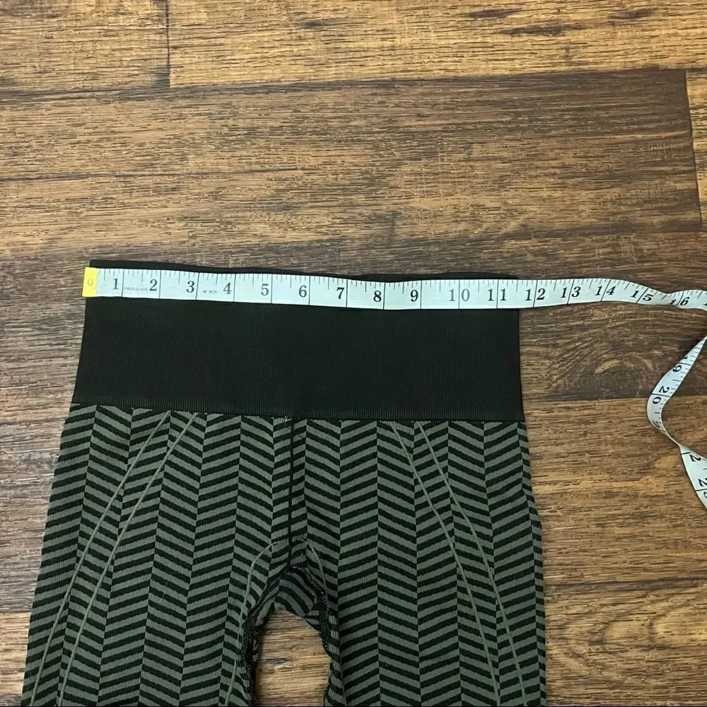 Lululemon in the flow crop ll heathered fatigue green